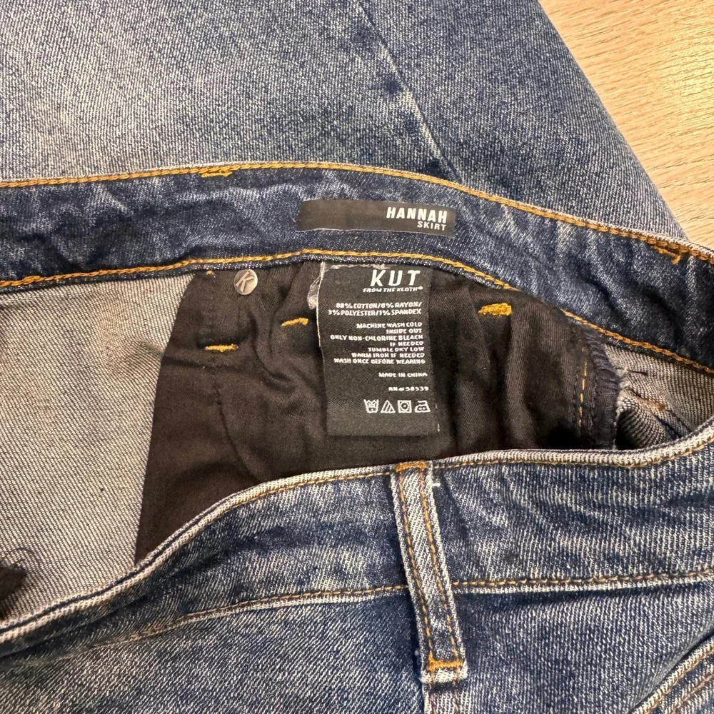 KUT from the Kloth Hannah Denim Skirt Size 4 Distressed‎ Frayed Hem Knee